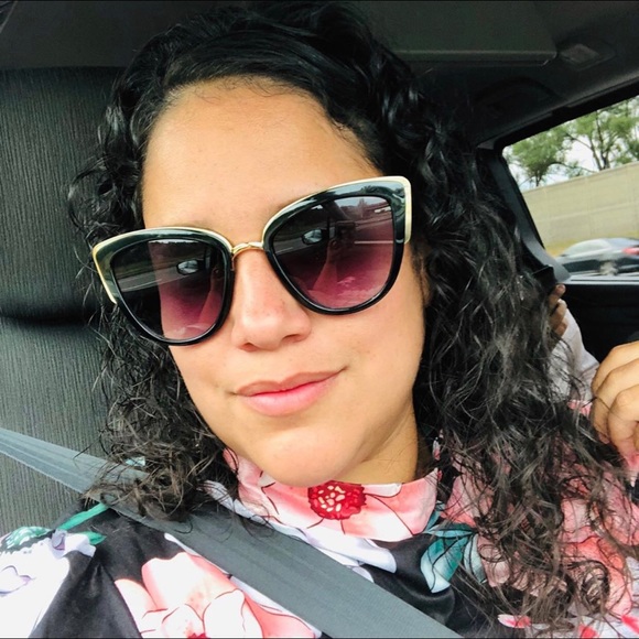 Meet your Posher, Yorleny - Picture 1 of 1